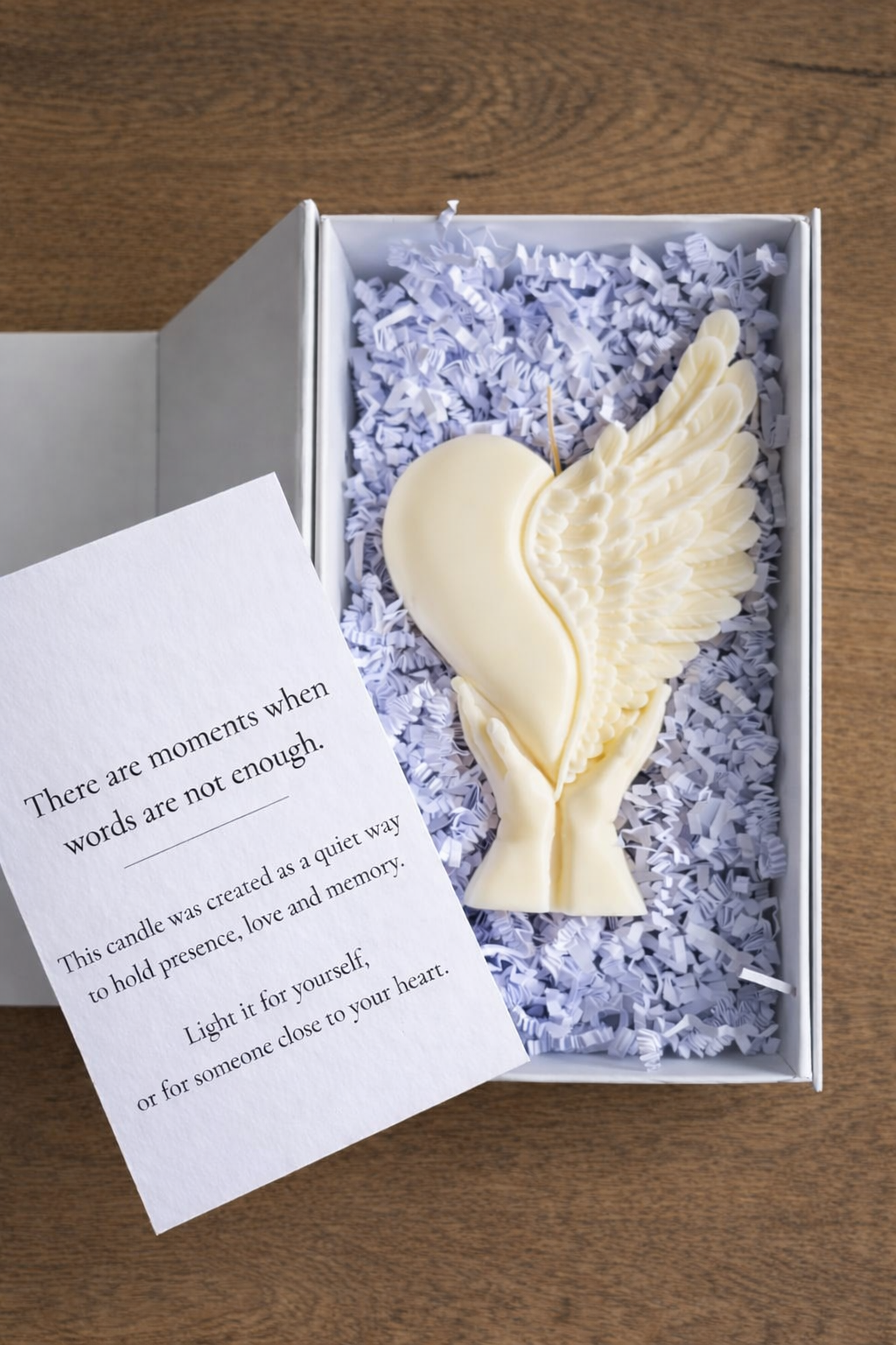 In Your Hands – Symbolic Handmade Soy Candle as a Meaningful Gift