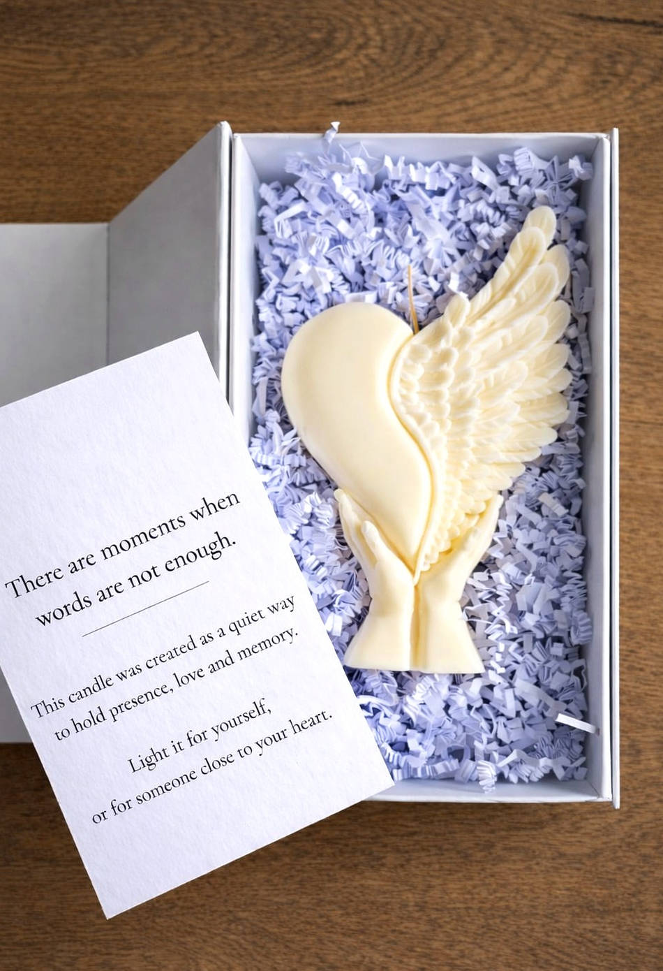 In Your Hands – Symbolic Handmade Soy Candle as a Meaningful Gift