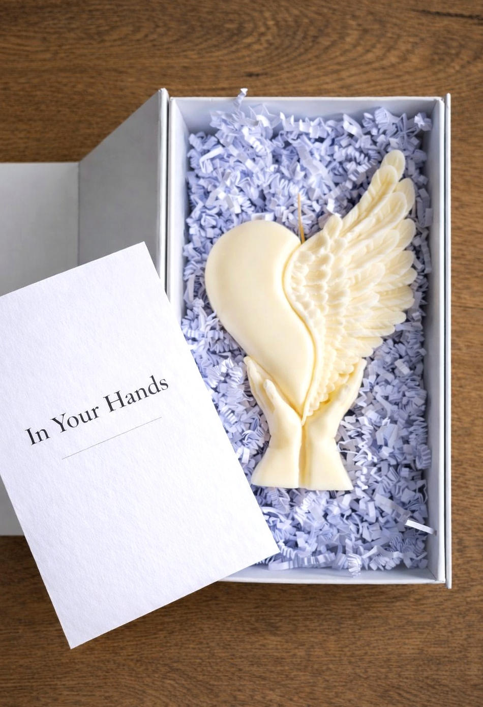 In Your Hands – Symbolic Handmade Soy Candle as a Meaningful Gift